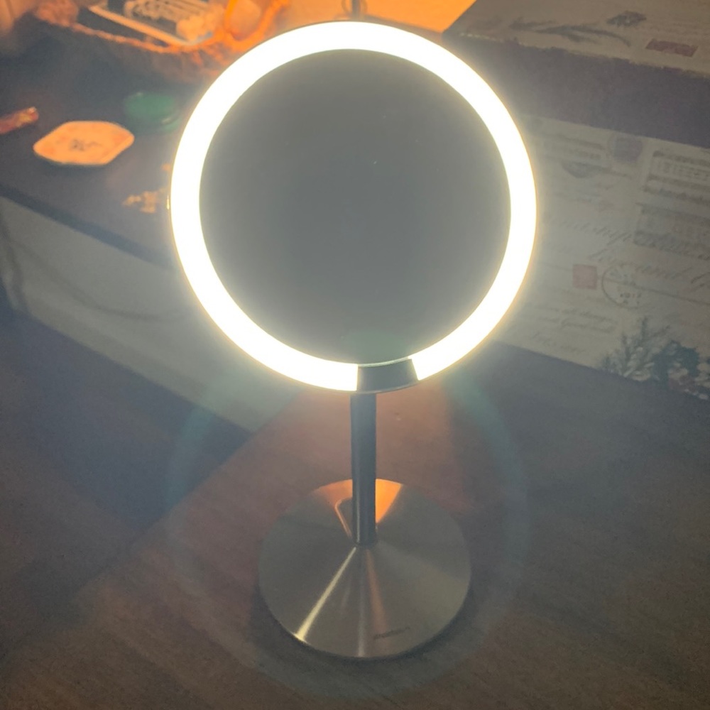 Simple human foldable mirror